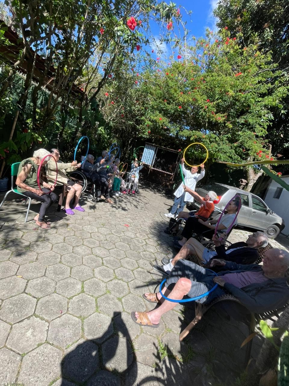 Atividade recreativa em grupo com os residentes da Residencial Aliança